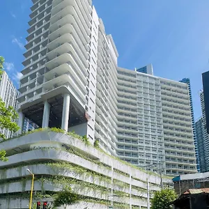 4* Aparthotel Lush Residences Makati