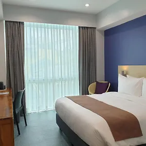 2* Hotel Leez Makati
